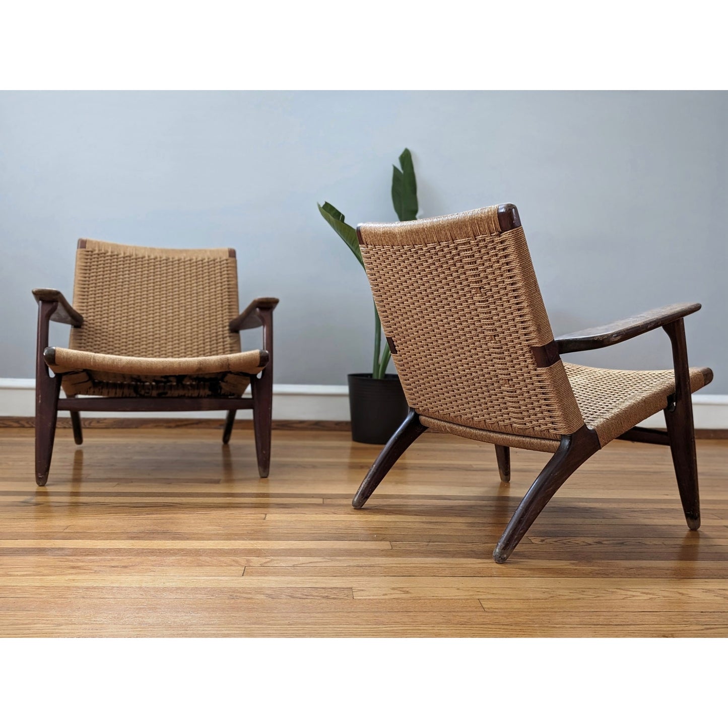 Vintage Mid-Century Modern Hans Wegner CH-25 Lounge Chairs