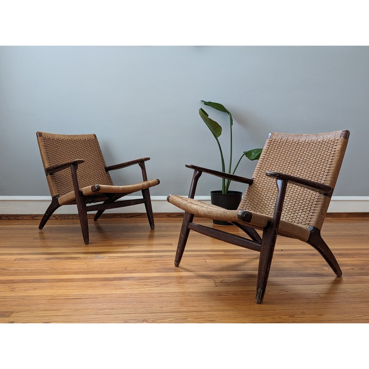Vintage Mid-Century Modern Hans Wegner CH-25 Lounge Chairs