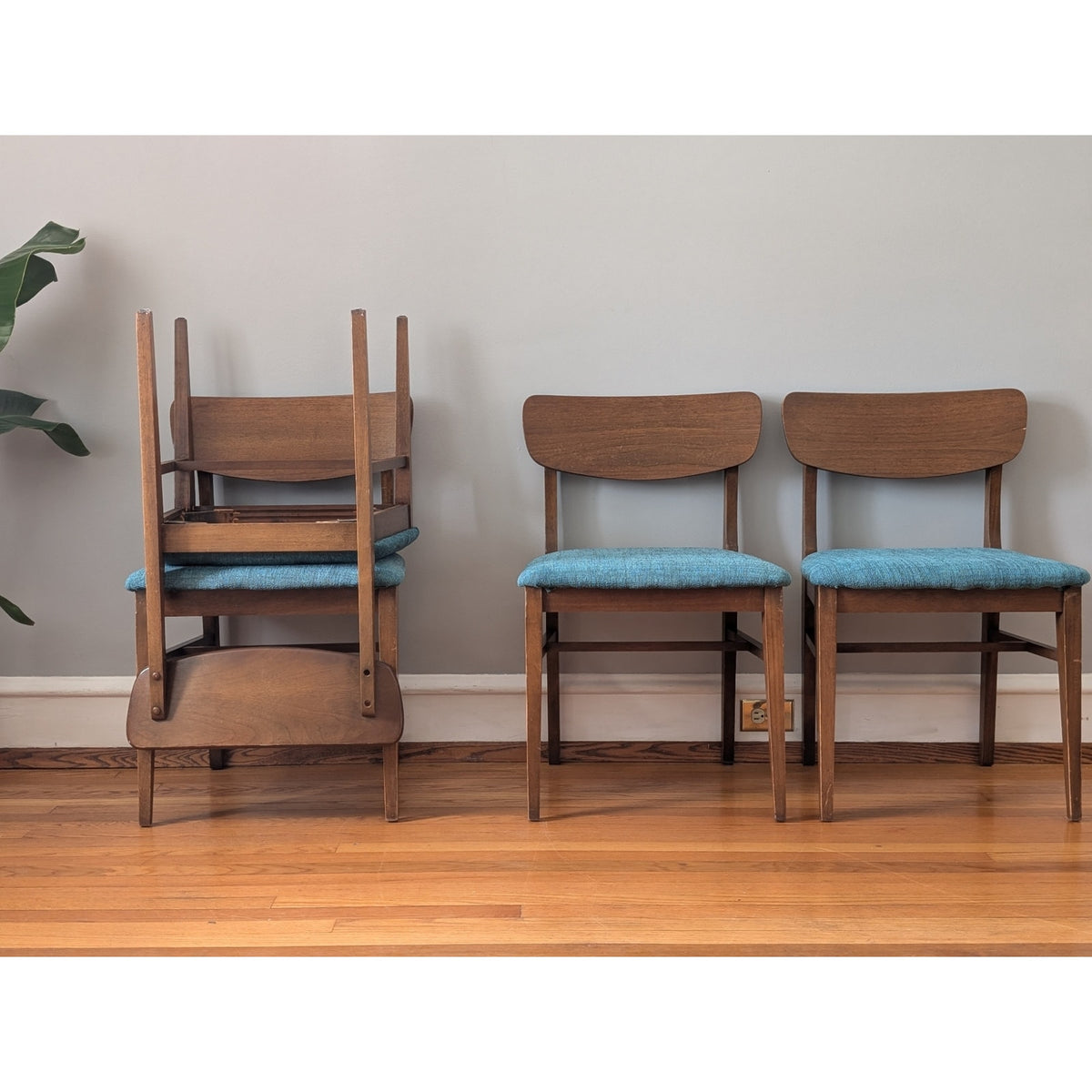Set of 4 Authentic Mid-Century Modern Dining Chairs – Blowing Rock Furniture — additional view 9