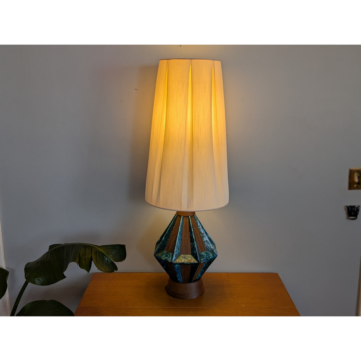 John Keal For Modeline Mid Century Modern Ceramic & Korina Wood Table Lamp — additional view 4