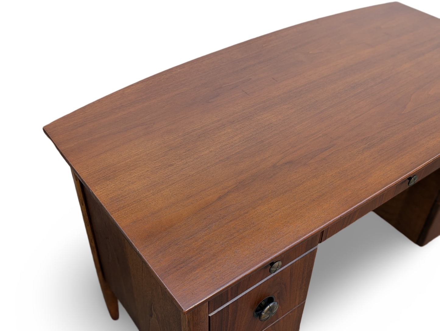 Vintage Restored Mid-Century Modern Henredon Desk from Circa 70 Series – Unique Design with Brass Pulls and Ample Storage