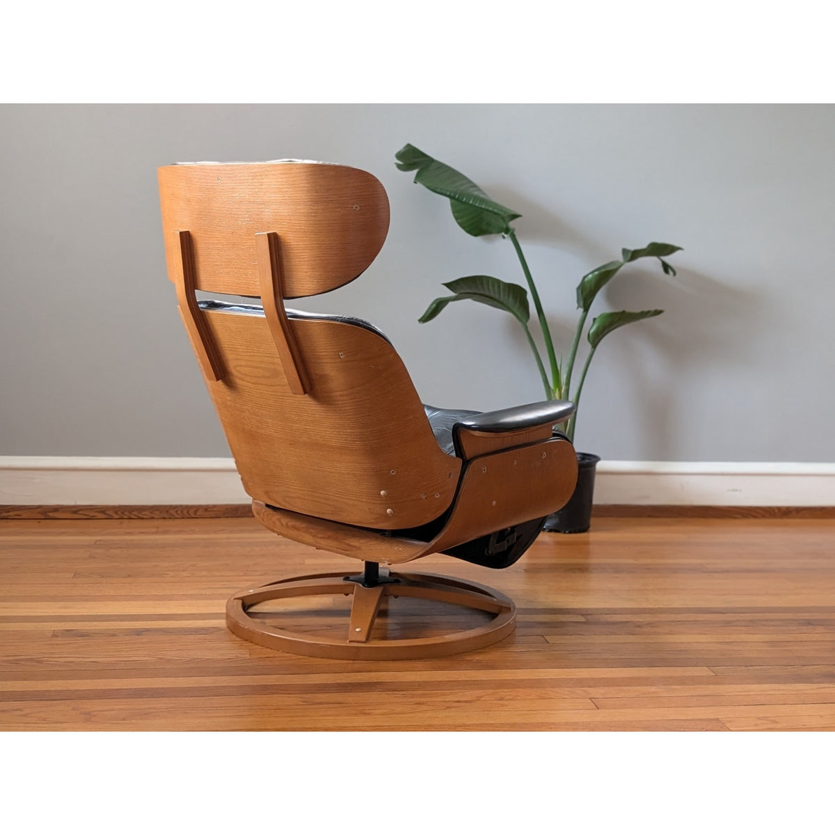 Rare Mid Century Modern Plycraft Recliner with Bentwood Shell and Circular Base — additional view 6