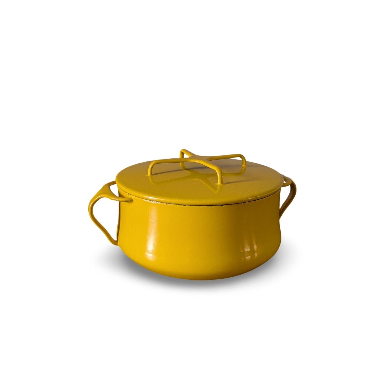 VTG DANSK FRANCE KOBENVintage Dansk Kobenstyle Yellow 2-Quart Dutch Oven Pot – Iconic Mid-Century Modern Enamel CookwareSTYLE YELLOW ENAMEL DUTCH OVEN POT 2QT