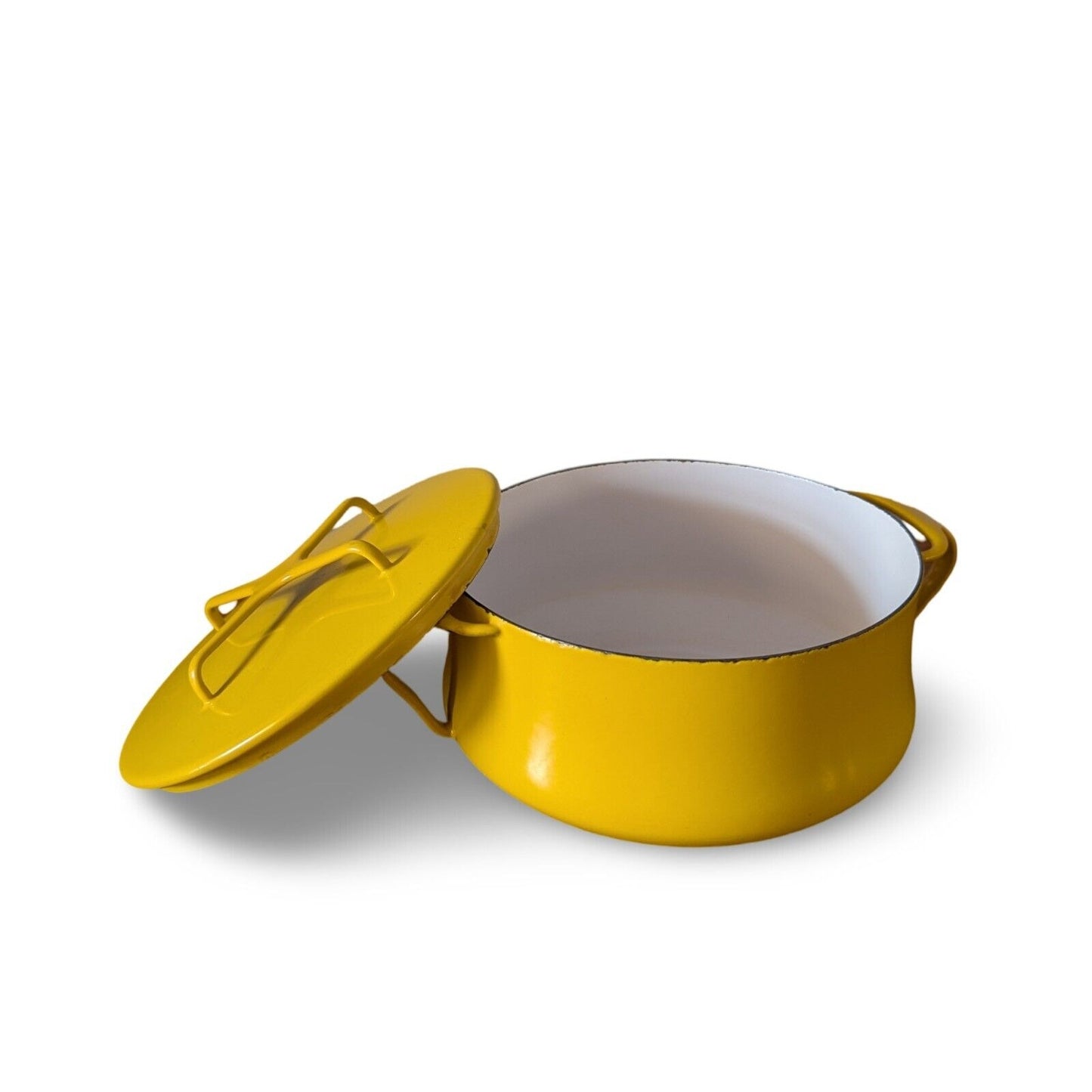 VTG DANSK FRANCE KOBENVintage Dansk Kobenstyle Yellow 2-Quart Dutch Oven Pot – Iconic Mid-Century Modern Enamel CookwareSTYLE YELLOW ENAMEL DUTCH OVEN POT 2QT