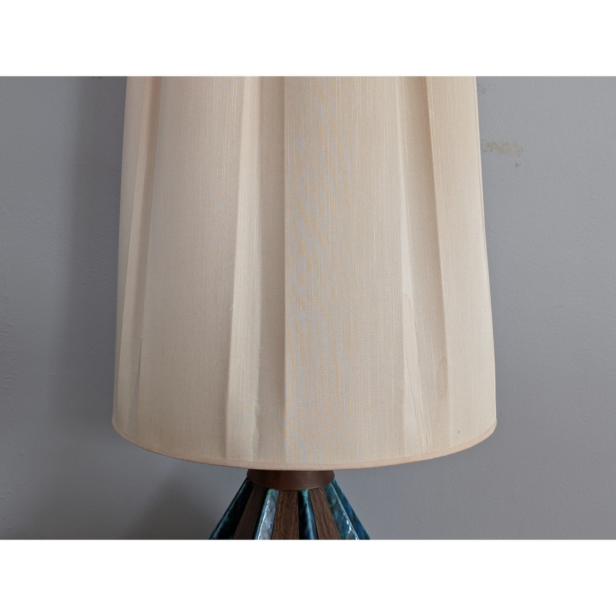John Keal For Modeline Mid Century Modern Ceramic & Korina Wood Table Lamp — additional view 8