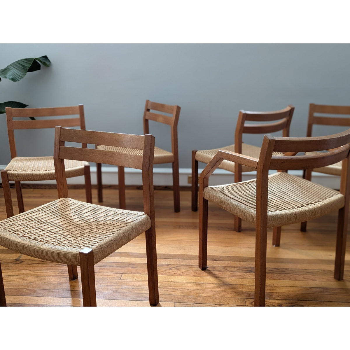 Set of 6 Vintage Mid-Century Modern J.L. Møller Model 404 Dining Chairs — additional view 4