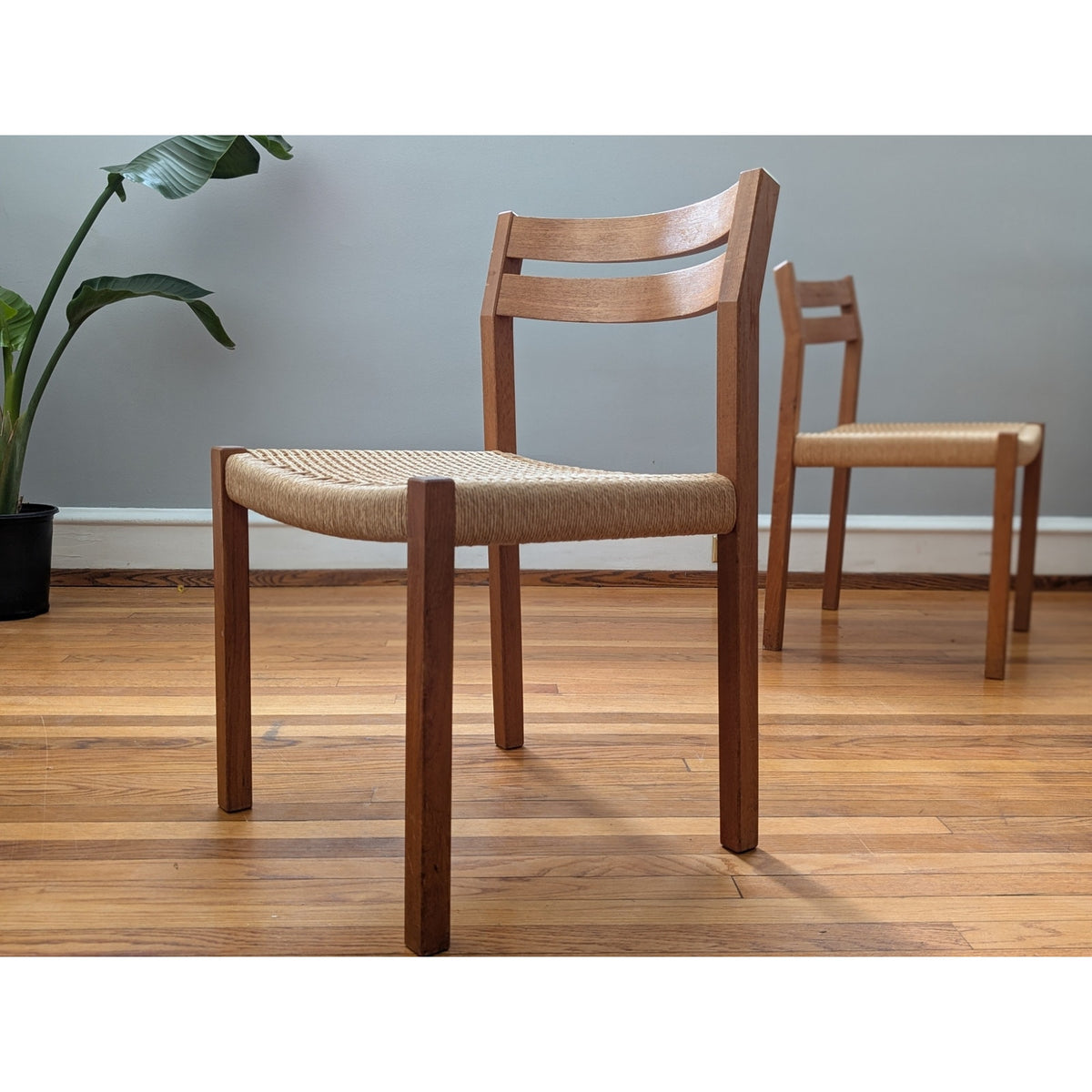 Set of 6 Vintage Mid-Century Modern J.L. Møller Model 404 Dining Chairs — additional view 3