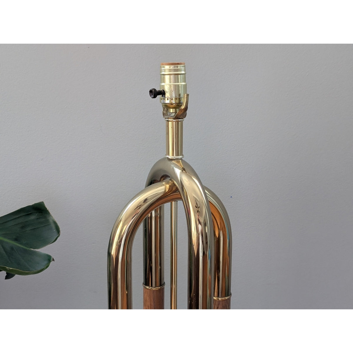 Vintage Mid-Century Modern Brass and Oak Lamp By Clover — additional view 2