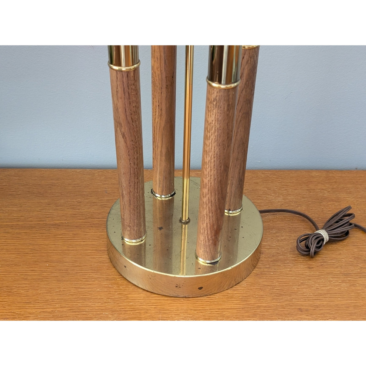 Vintage Mid-Century Modern Brass and Oak Lamp By Clover — additional view 3