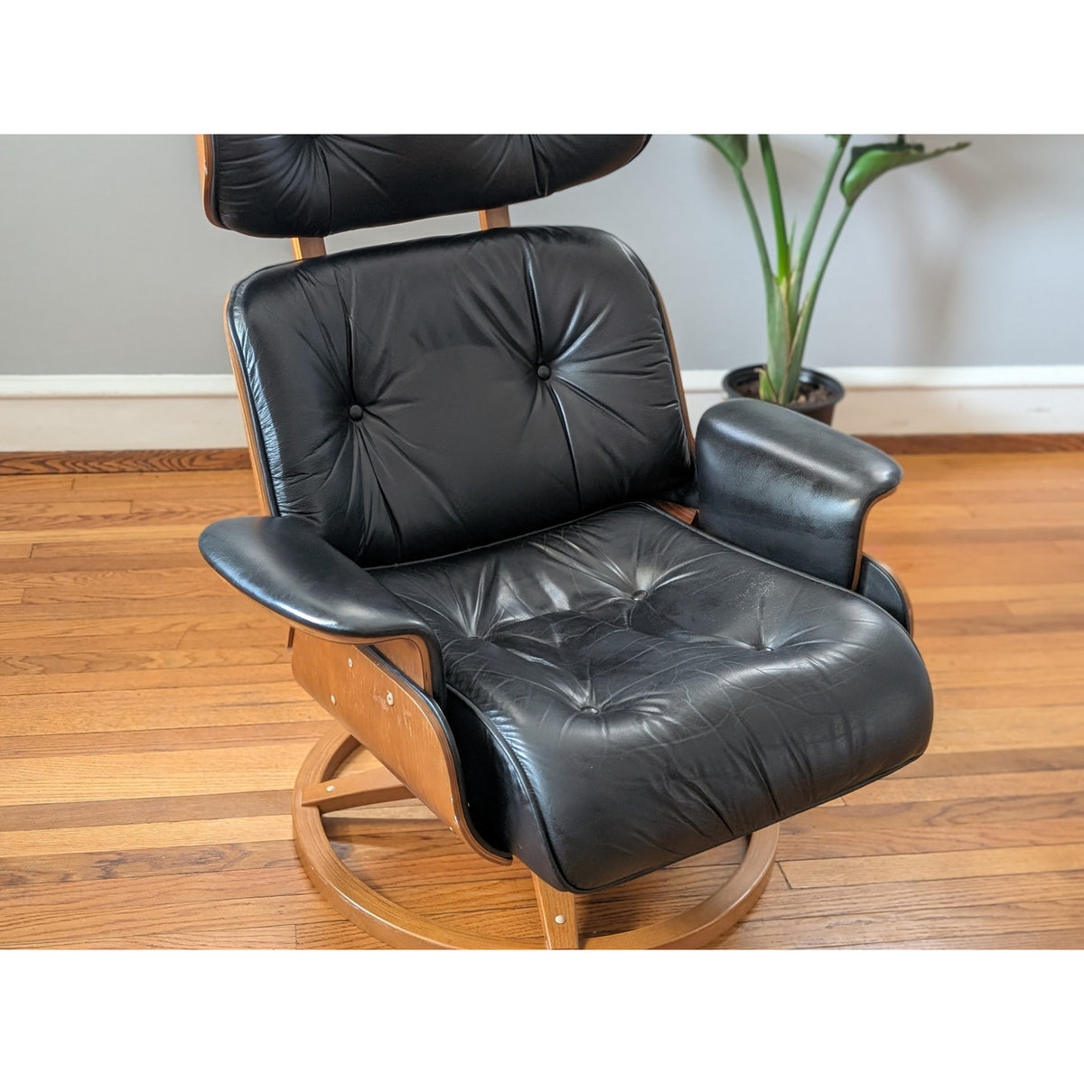Rare Mid Century Modern Plycraft Recliner with Bentwood Shell and Circular Base — additional view 7