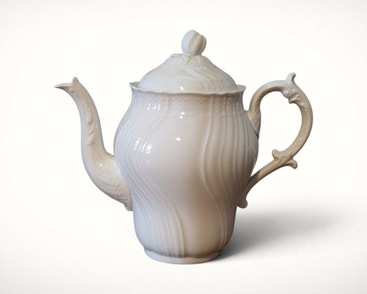 Richard Ginori Vecchio Bianco white porcelain coffee pot with lid, front view