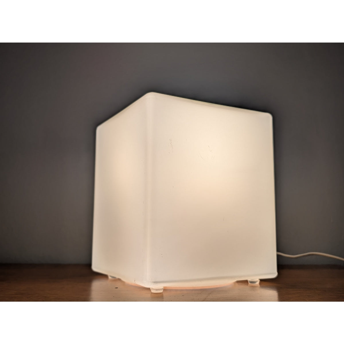 Rare Laurel Lamp Company frosted glass cube table lamp from the 1970s with chrome base in mid century modern style