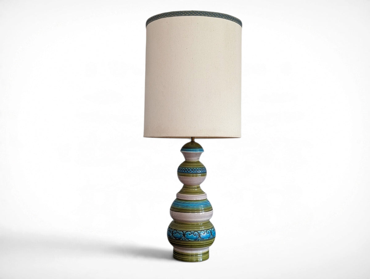 Large vintage Bitossi mid century modern pottery table lamp with stacked gourd-form body in green and turquoise glaze and original cream drum shade