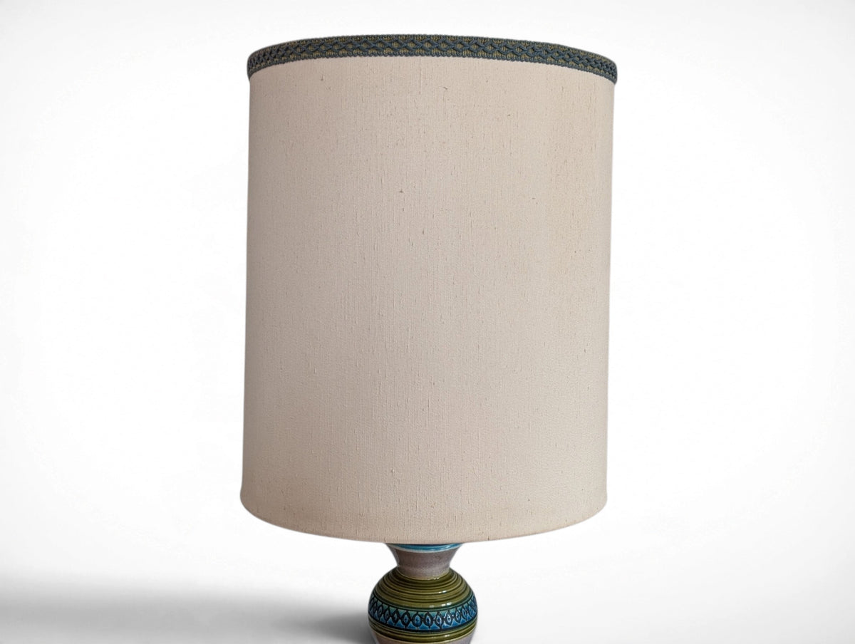 Large vintage Bitossi mid century modern pottery table lamp with stacked gourd-form body in green and turquoise glaze and original cream drum shade