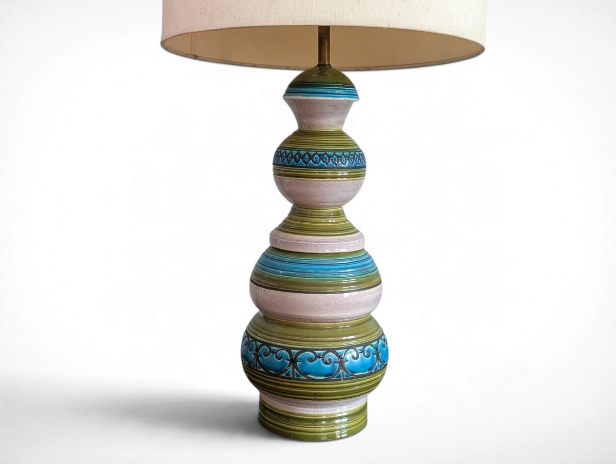 Large vintage Bitossi mid century modern pottery table lamp with stacked gourd-form body in green and turquoise glaze and original cream drum shade