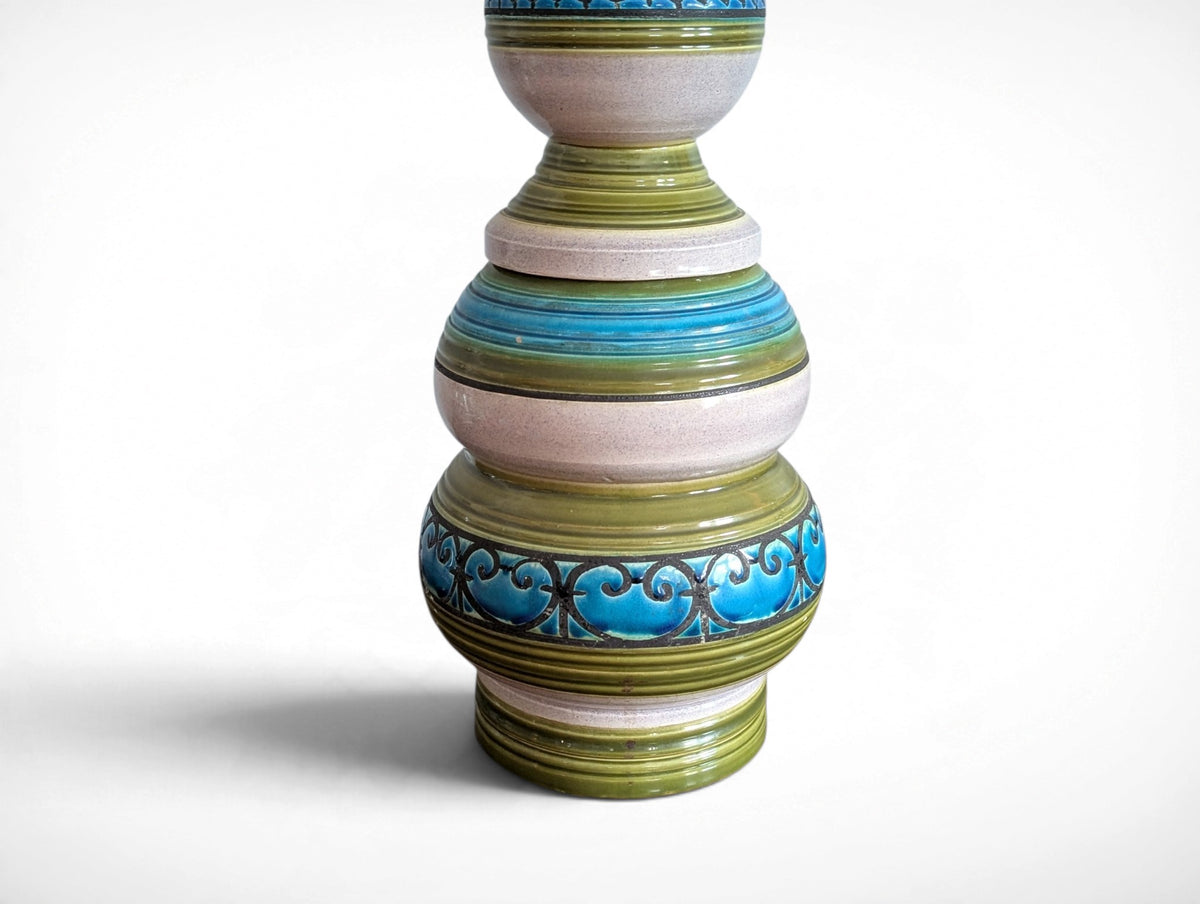 Large vintage Bitossi mid century modern pottery table lamp with stacked gourd-form body in green and turquoise glaze and original cream drum shade